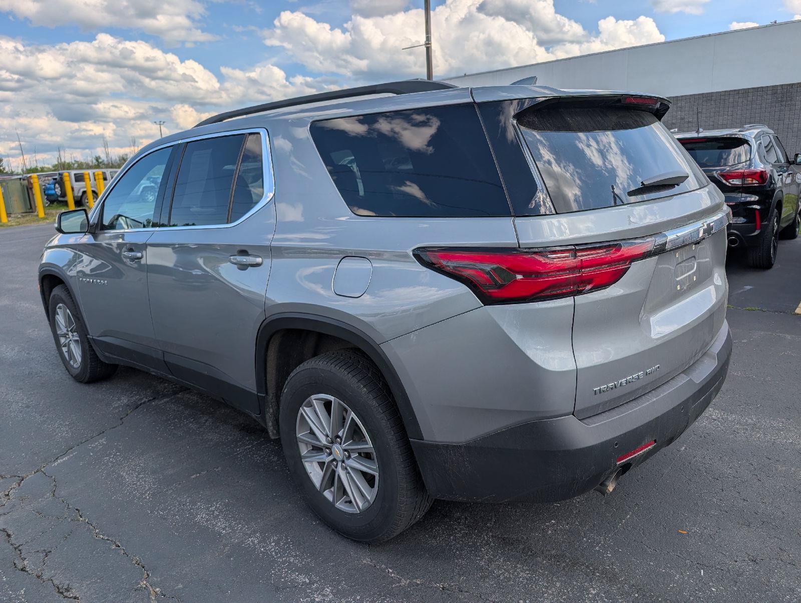 Used 2023 Chevrolet Traverse LT AWD/4WD image 5