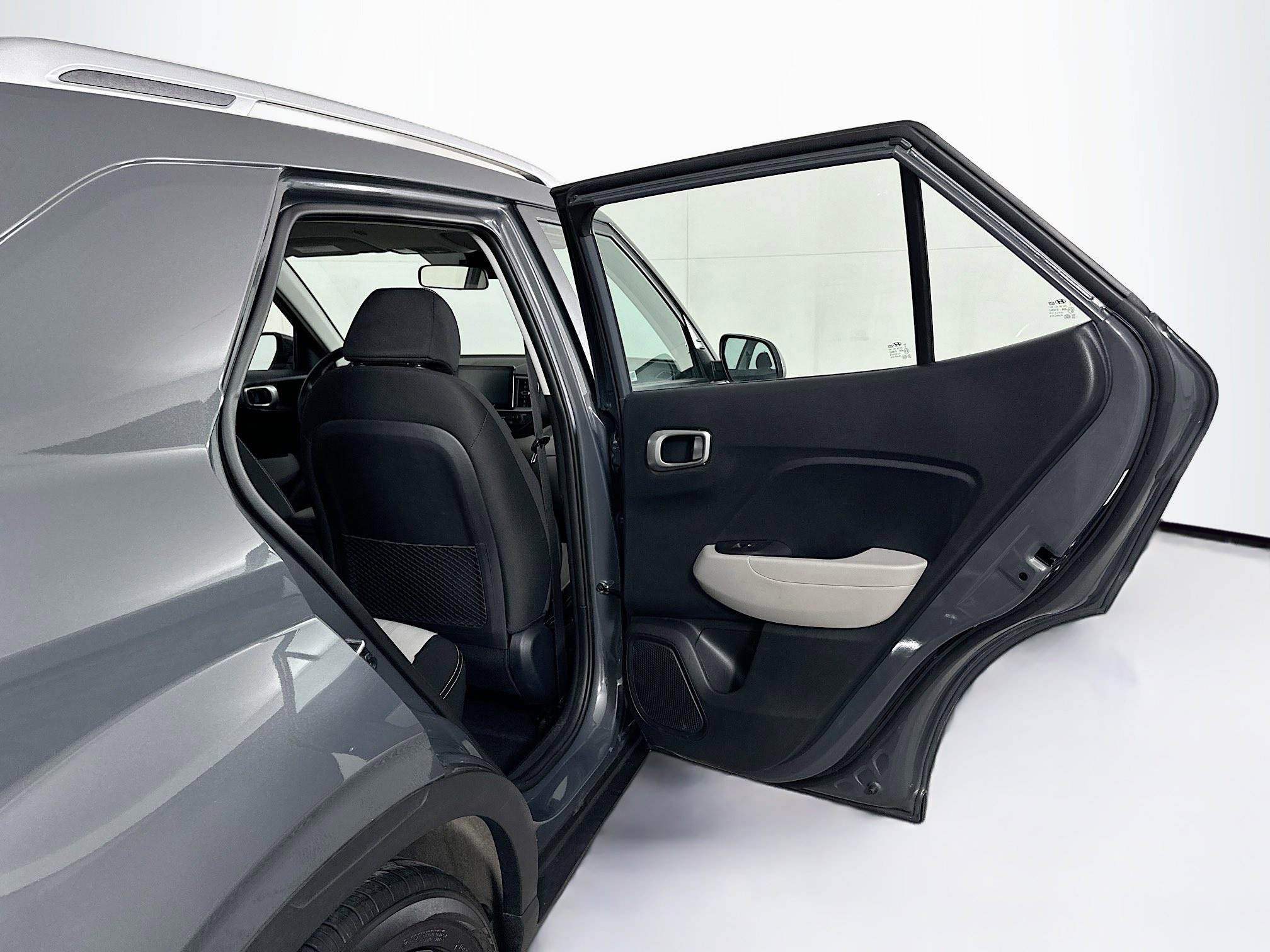 Used 2025 Hyundai Venue SEL image 29