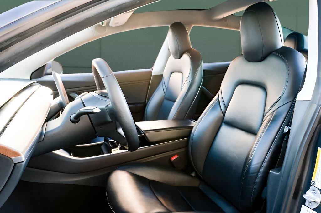 Used 2020 Tesla Model 3 Performance image 2