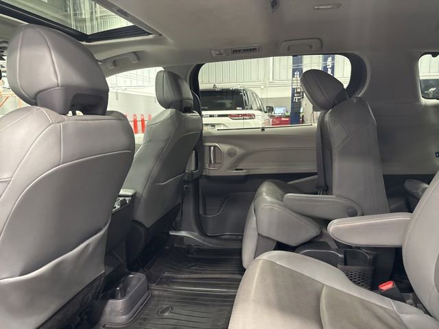Used 2024 Toyota Sienna Limited AWD/4WD image 32