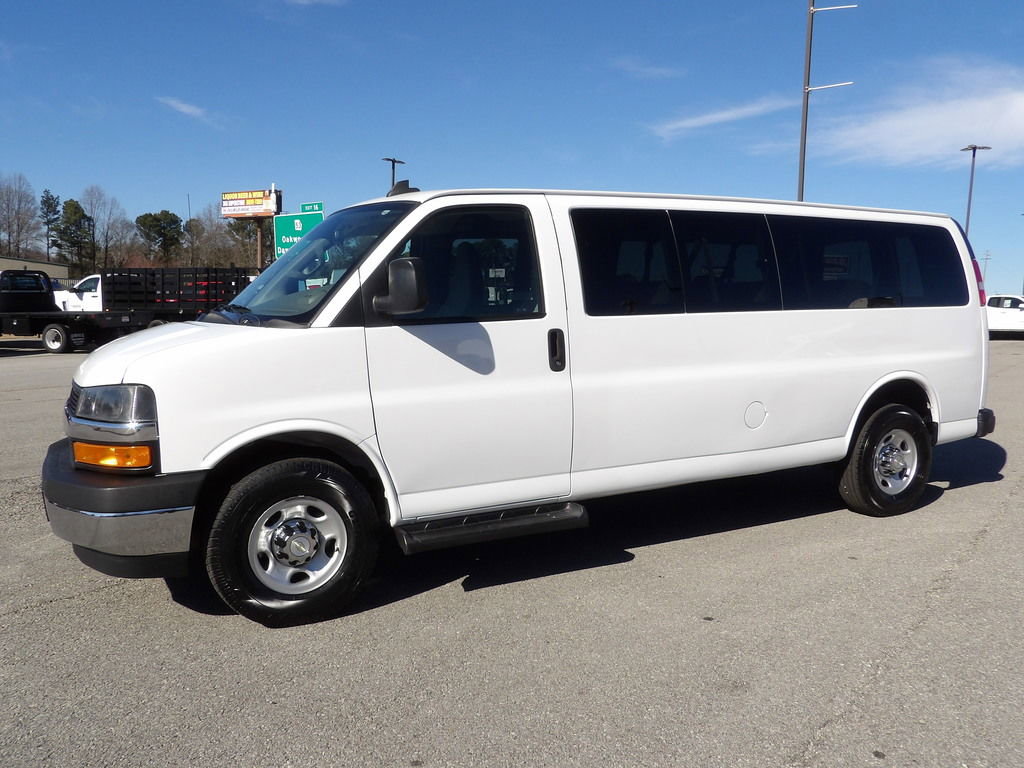 Used 2021 Chevrolet Express 3500 LT w/ LT Preferred Equipment Group RWD image 3