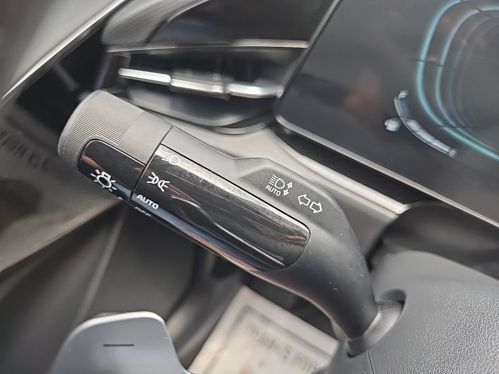 Used 2024 Kia Niro EX FWD image 45