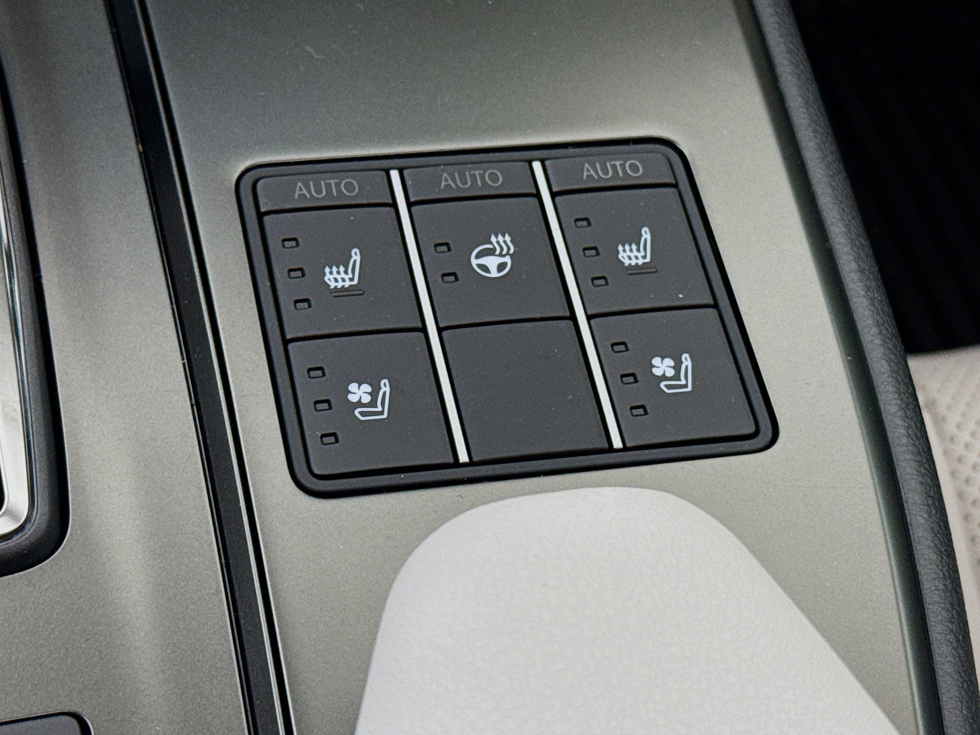 New 2026 Lexus UX 300h AWD w/ Accessory Package (2T) image 21