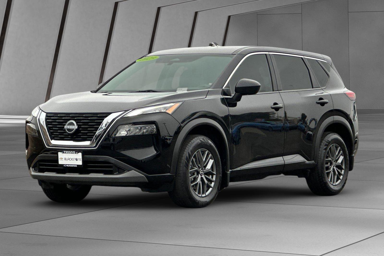 Used 2023 Nissan Rogue S image 8