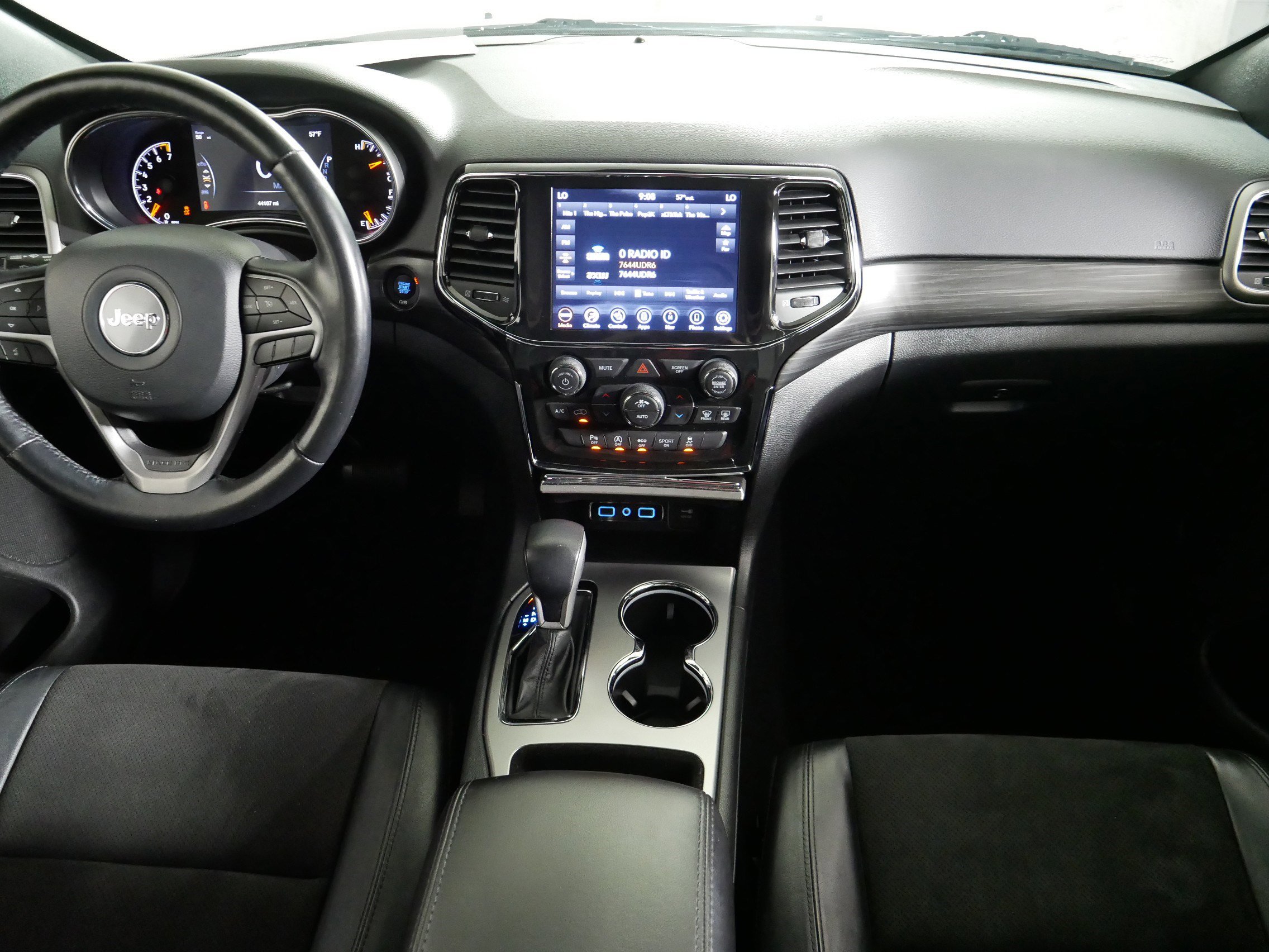 Used 2021 Jeep Grand Cherokee Laredo X AWD/4WD image 10