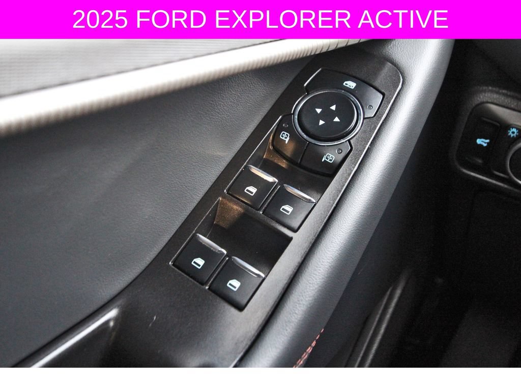 Used 2025 Ford Explorer Active RWD image 23