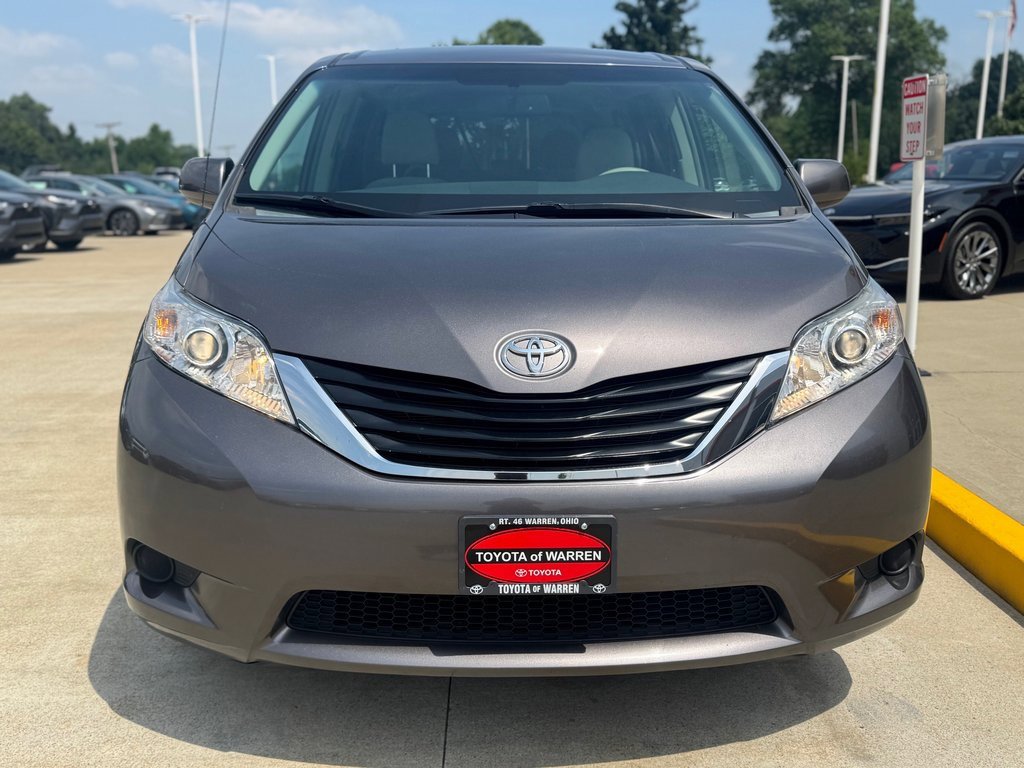 Used 2013 Toyota Sienna LE image 2