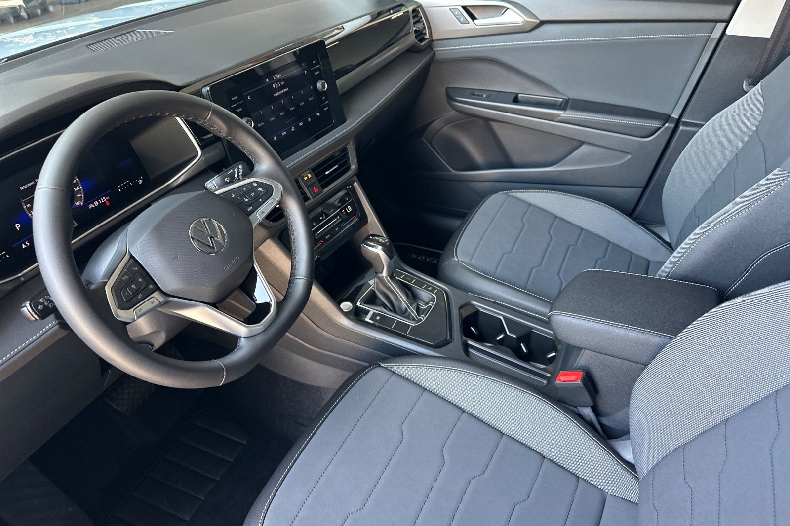 New 2026 Volkswagen Taos SE FWD image 8