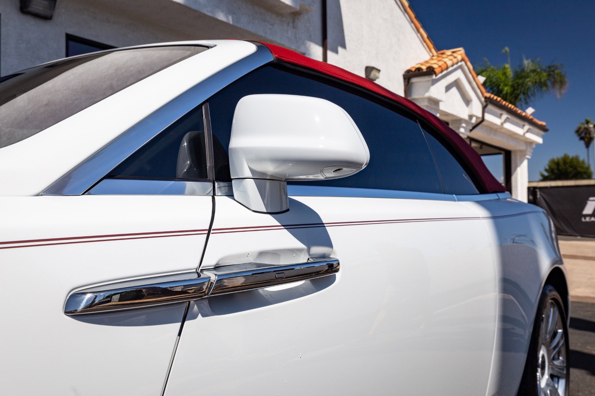 Used 2017 Rolls-Royce Dawn image 26