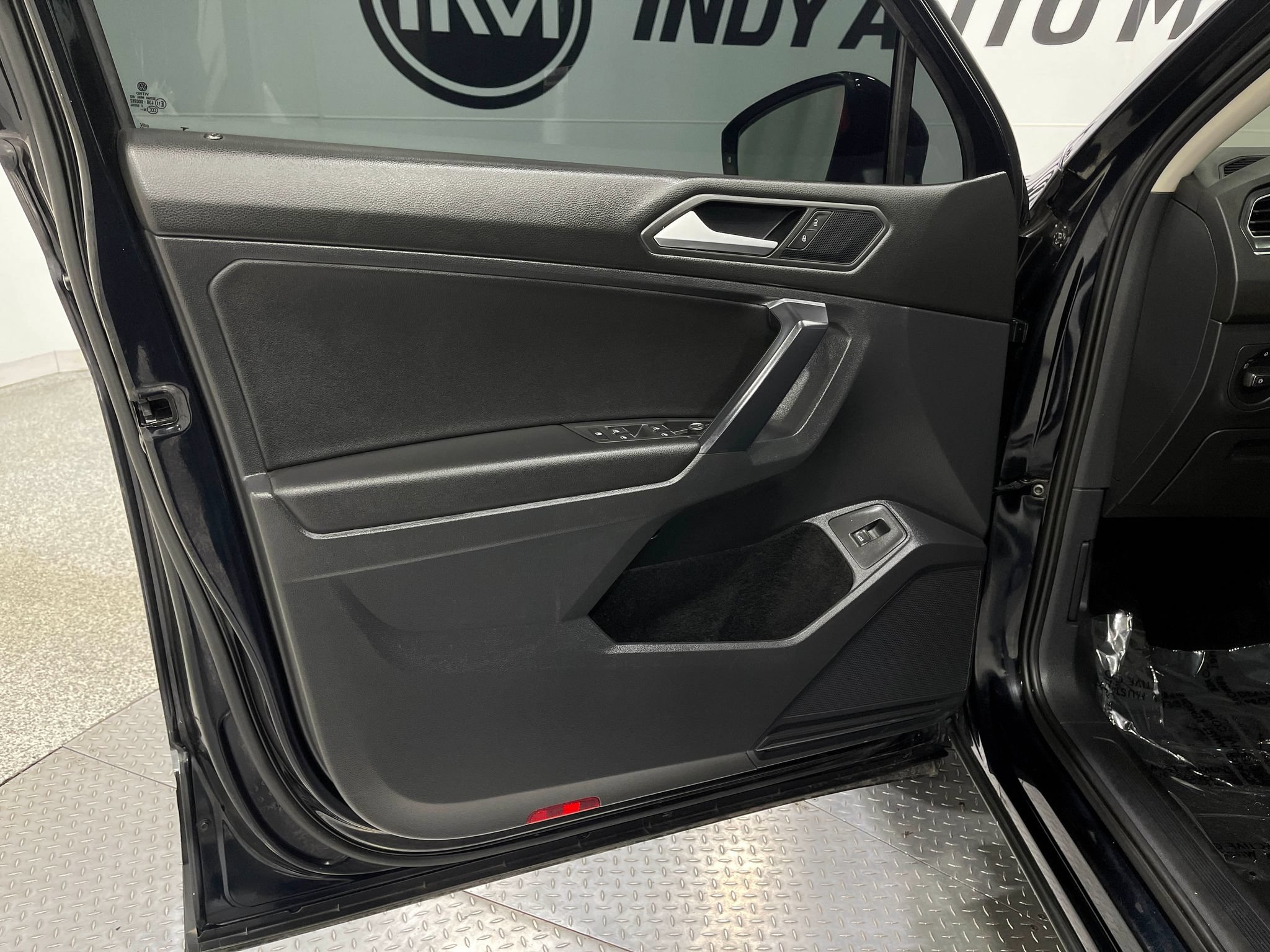 Used 2021 Volkswagen Tiguan SEL AWD/4WD image 15