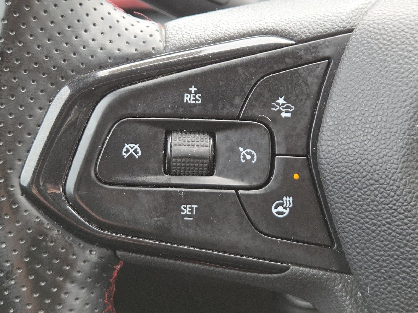 Used 2024 Chevrolet Trax RS w/ Driver Confidence Package FWD image 5