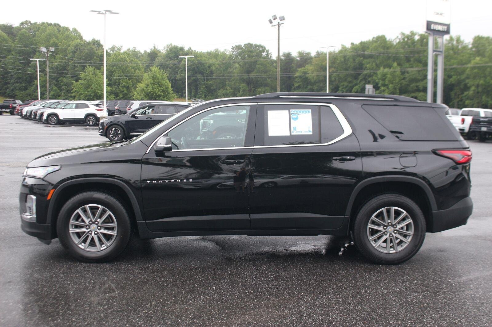 Used 2023 Chevrolet Traverse LT w/ LPO, Cargo Package AWD/4WD image 4