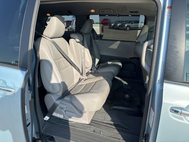 Used 2017 Toyota Sienna XLE w/ XLE Navigation Package FWD image 6
