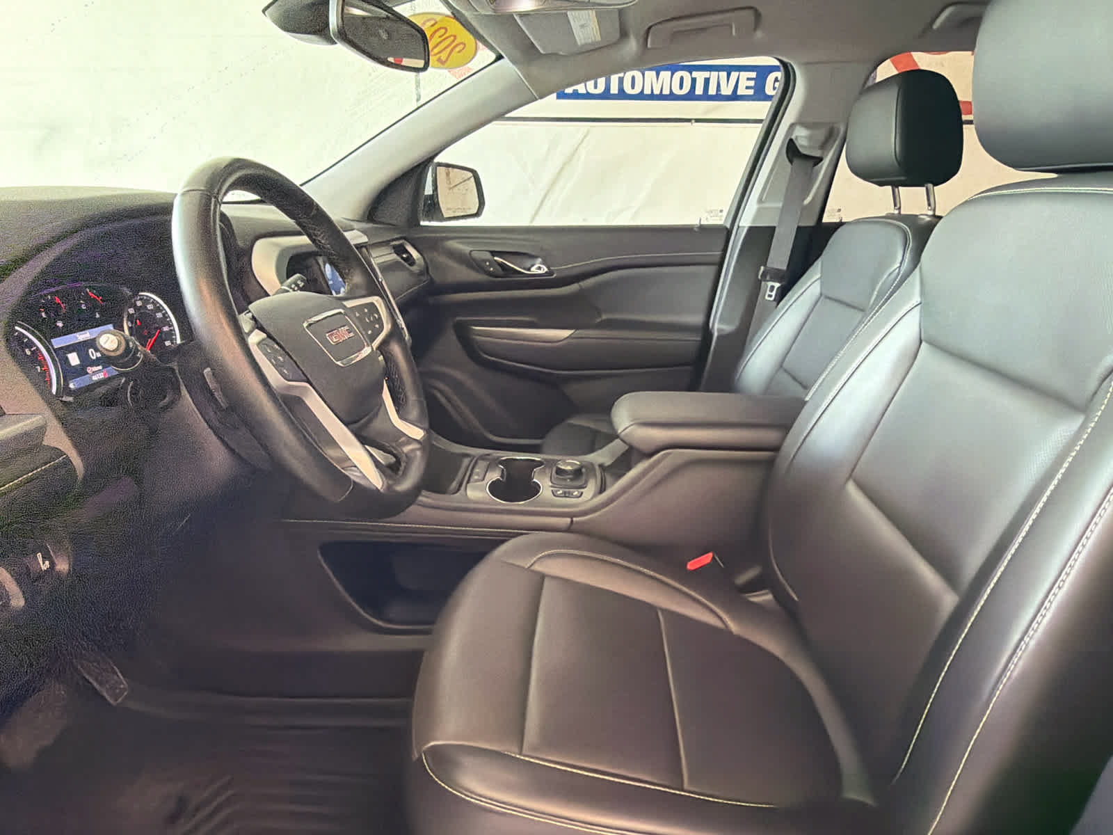 Used 2023 GMC Acadia SLT FWD image 13