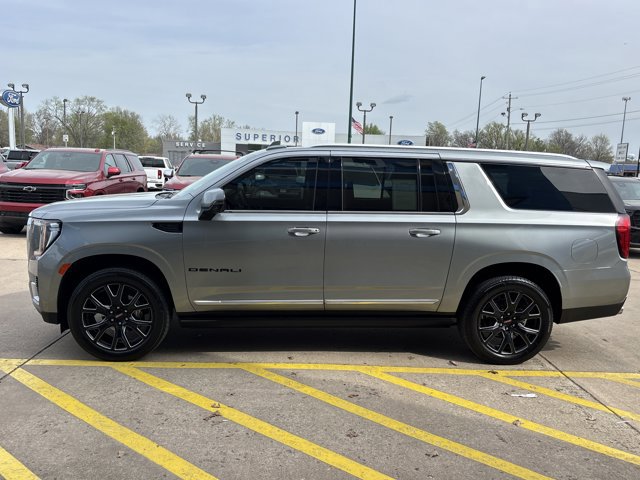 Used 2023 GMC Yukon XL Denali image 11