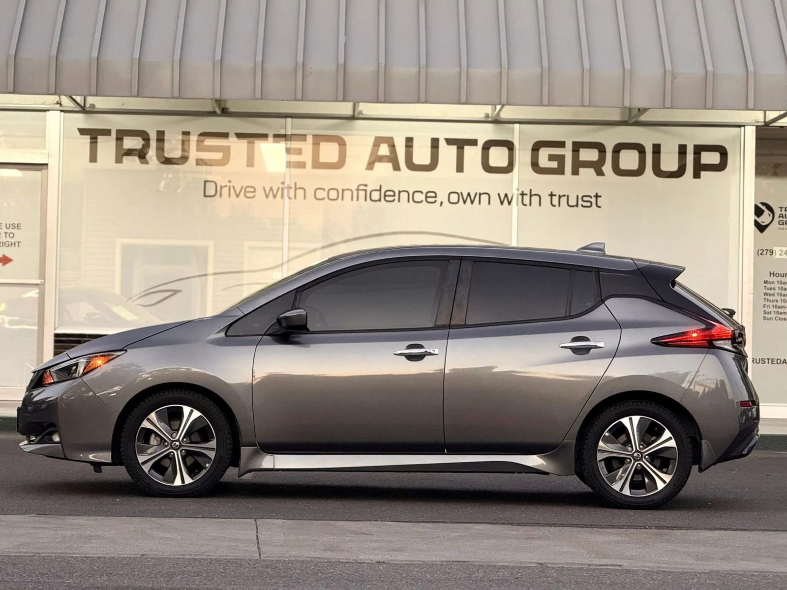 Used 2021 Nissan Leaf SV FWD image 6