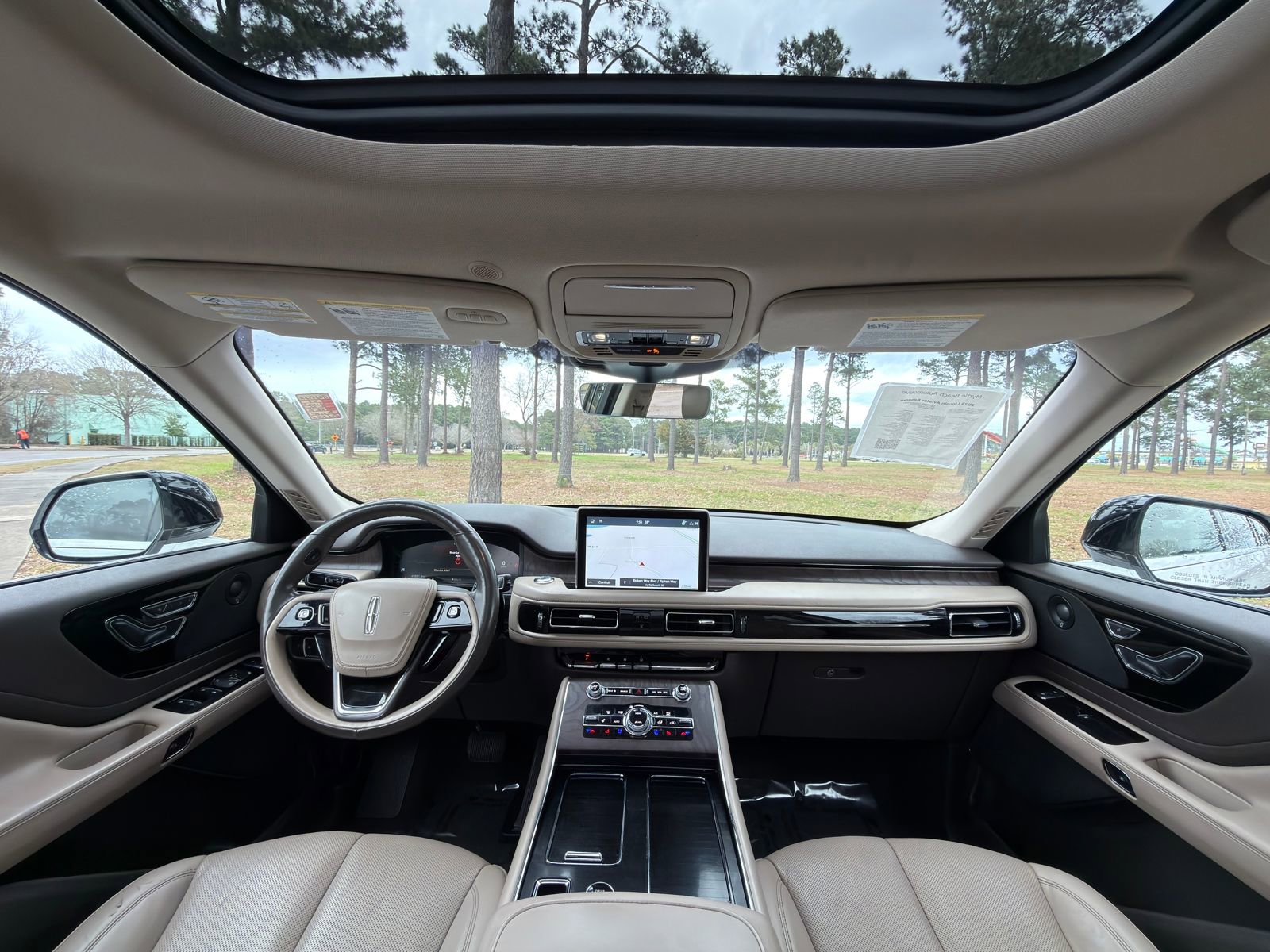 Used 2023 Lincoln Aviator Reserve w/ Equipment Group 201A image 2