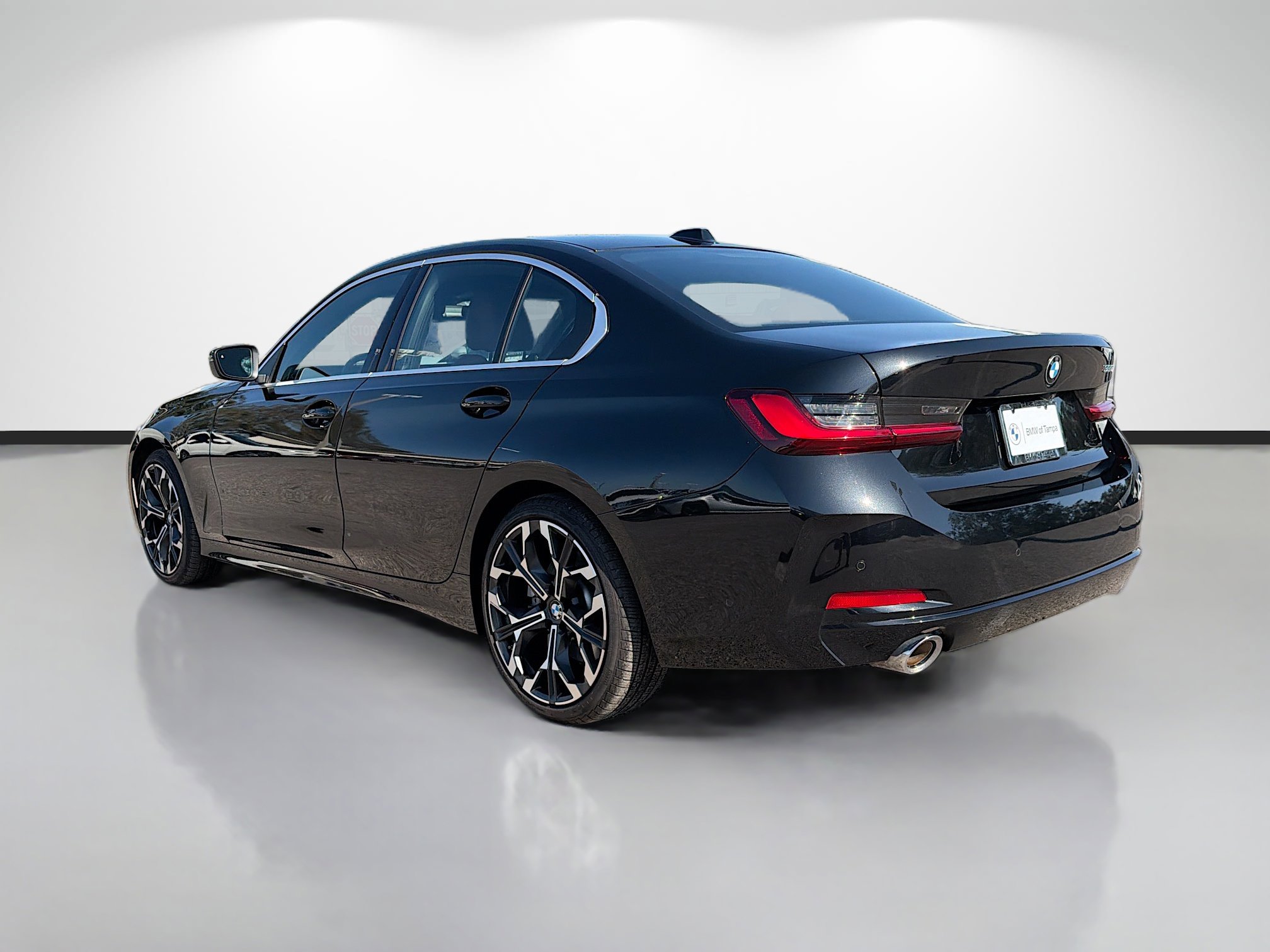 Used 2025 BMW 330i Sedan image 5