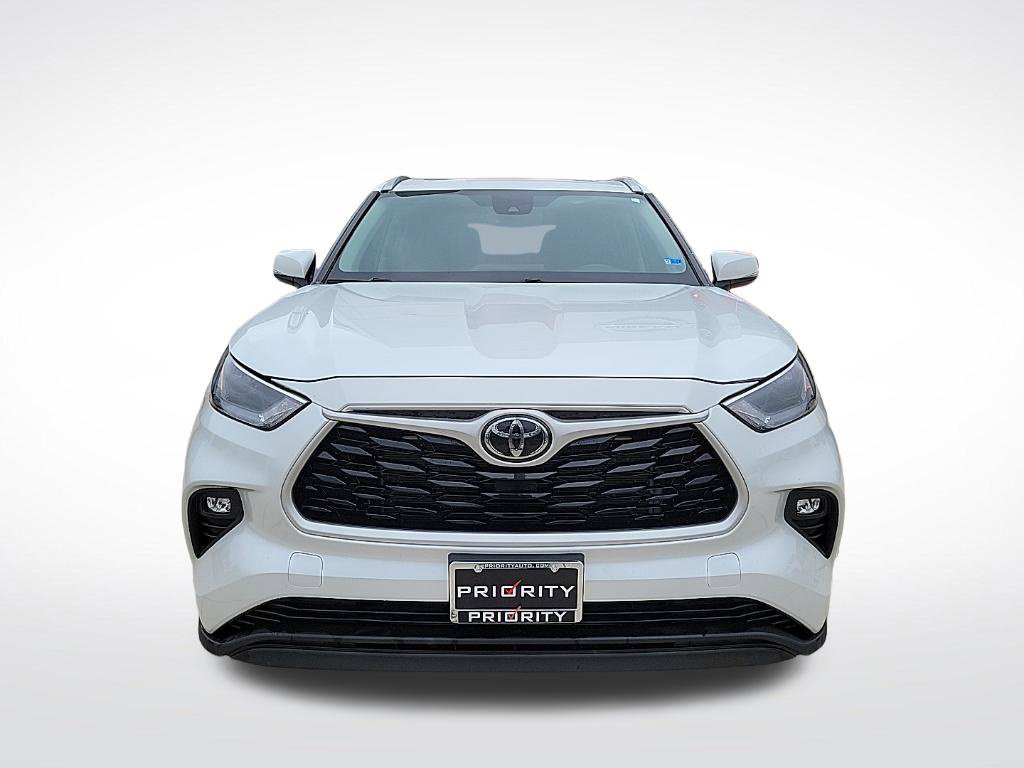 Used 2023 Toyota Highlander XLE AWD/4WD image 7