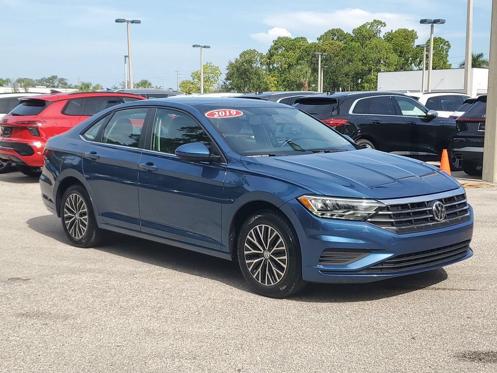 Used 2019 Volkswagen Jetta SE FWD image 2