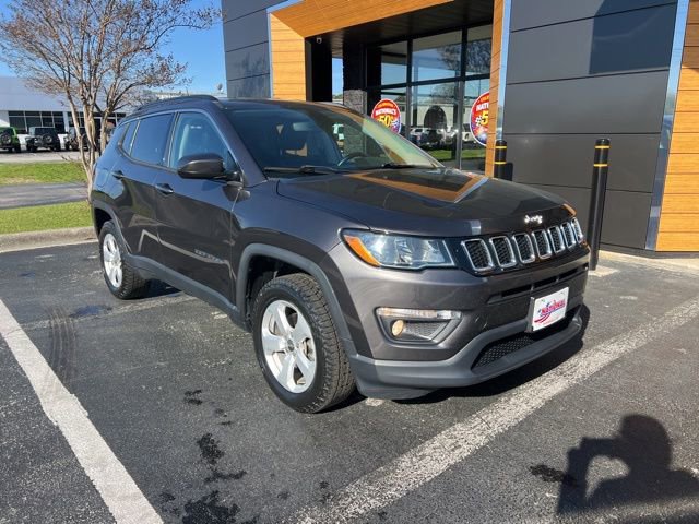 Used 2019 Jeep Compass Latitude w/ Cold Weather Group image 1
