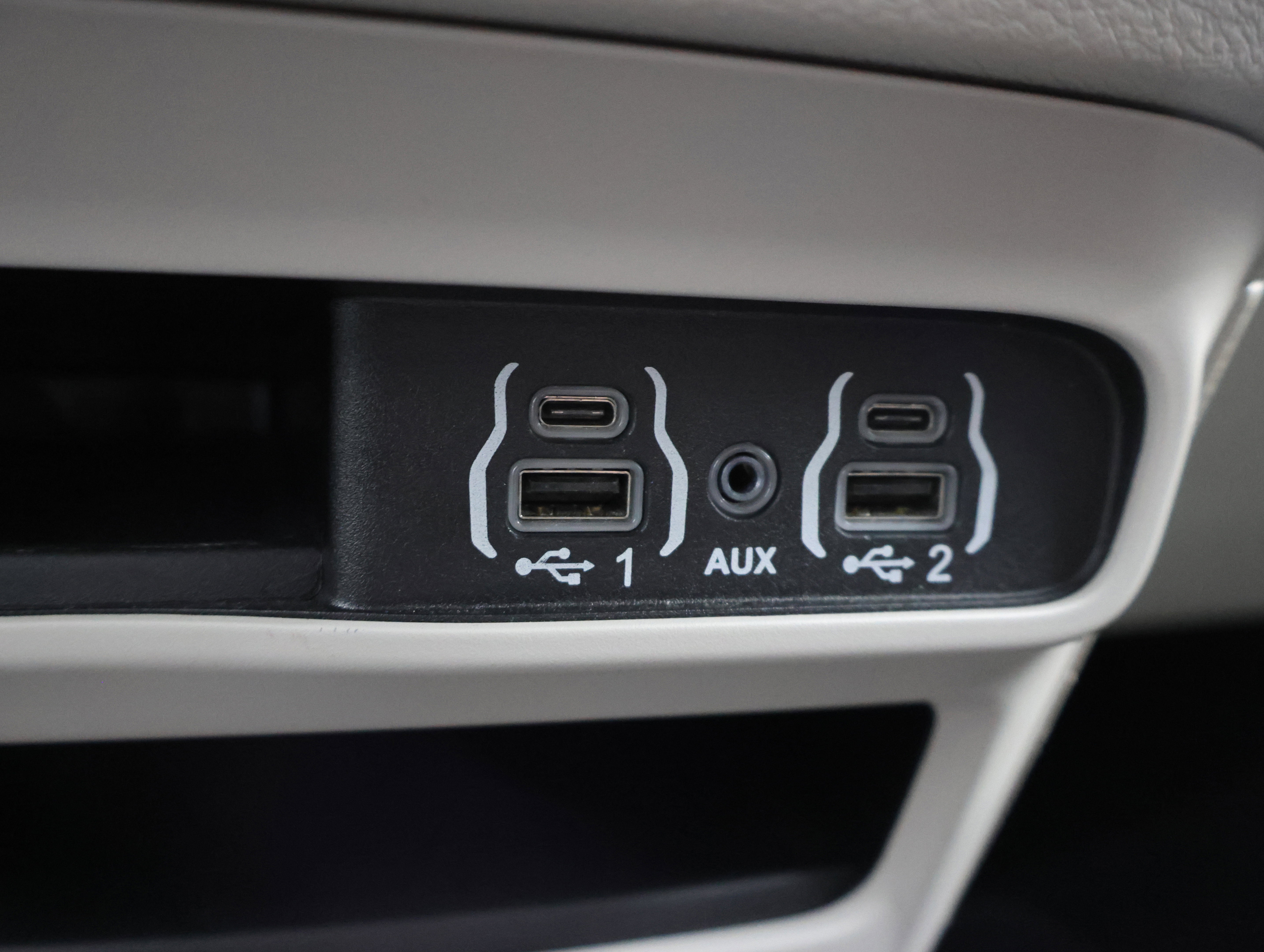 Used 2024 Chrysler Pacifica Touring-L image 46