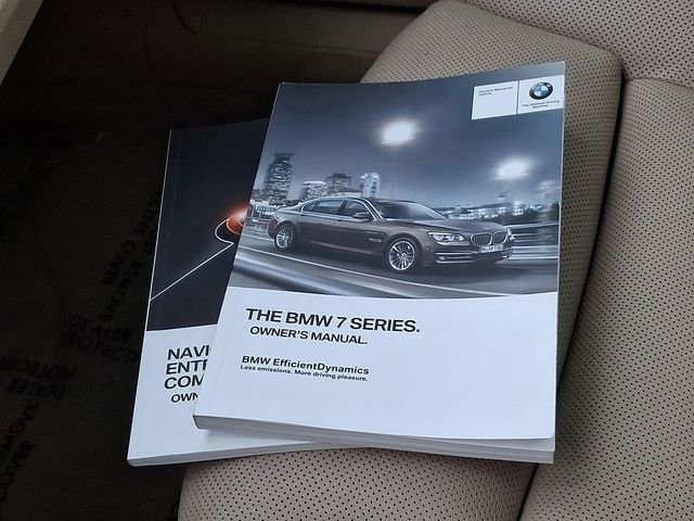 Used 2013 BMW 750Li image 32