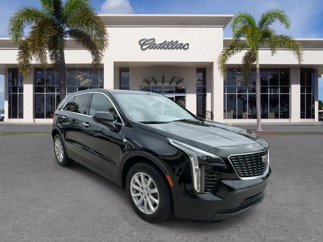 Certified 2022 Cadillac XT4 Luxury w/ Driver Awareness Package image 2