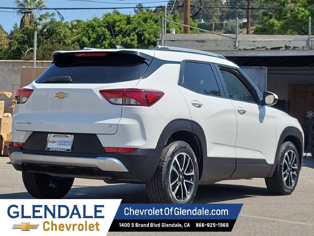Used 2024 Chevrolet Trax RS w/ Driver Confidence Package FWD image 3