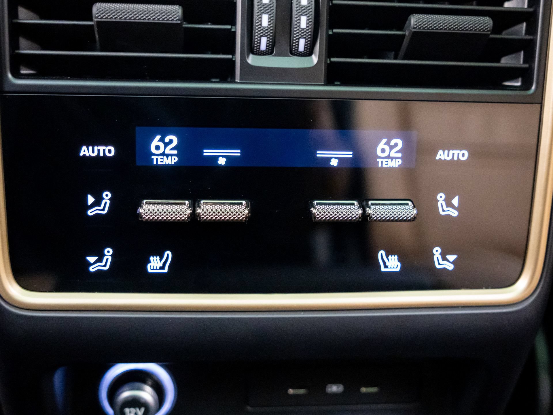 Certified 2025 Porsche Cayenne Turbo AWD/4WD image 20