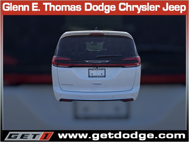 New 2027 Chrysler Pacifica Select FWD image 5