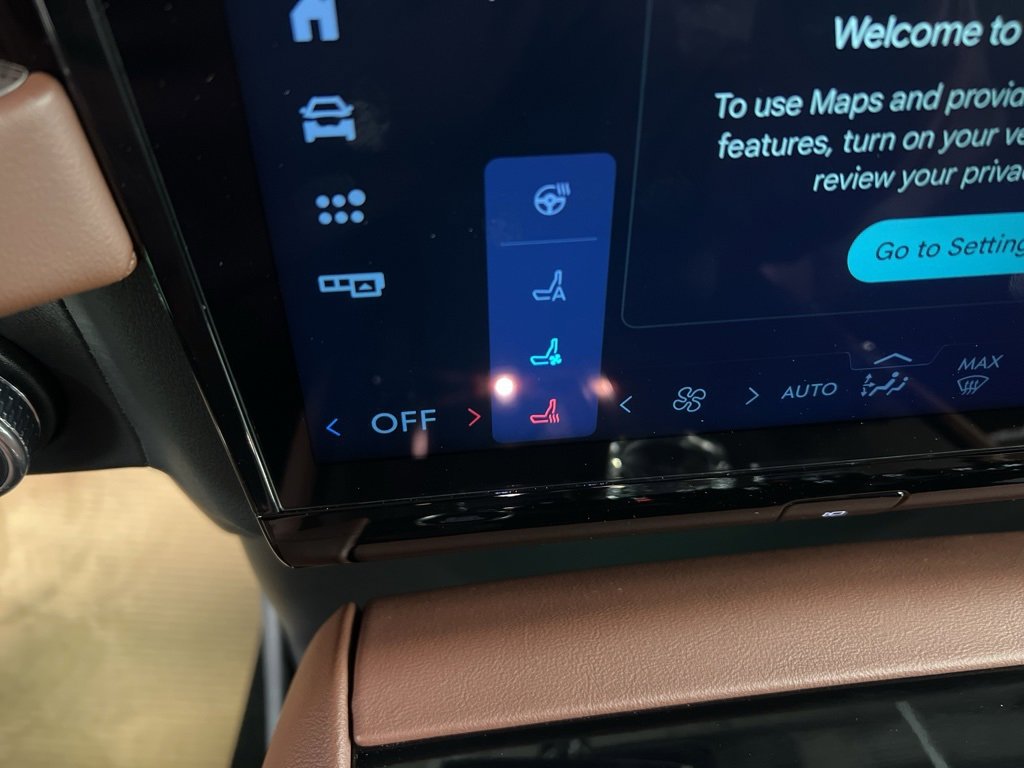 Used 2025 Lincoln Navigator Reserve image 16