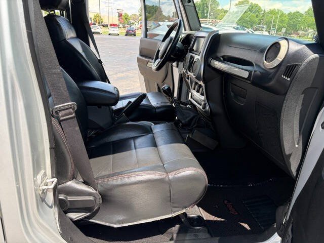 Used 2012 Jeep Wrangler Unlimited Sahara AWD/4WD image 13