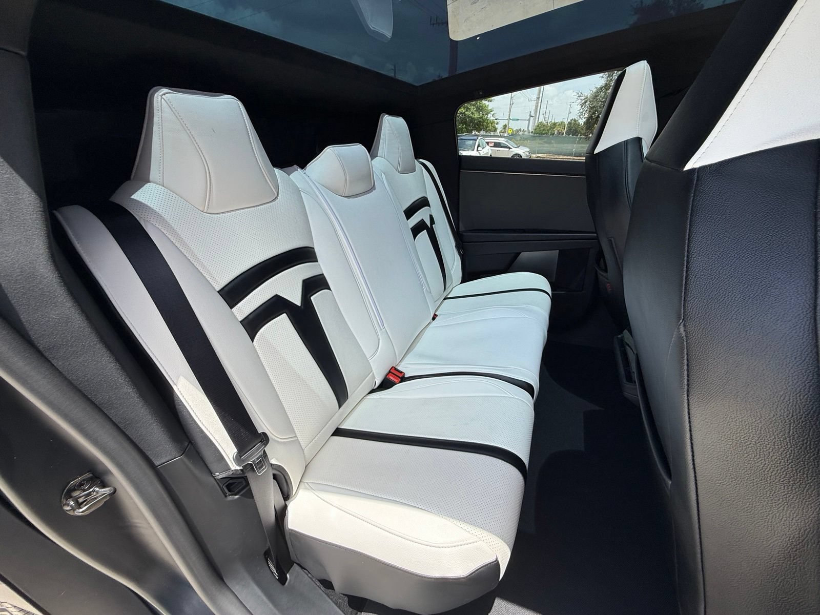 Used 2024 Tesla Cybertruck AWD Crew Cab image 28