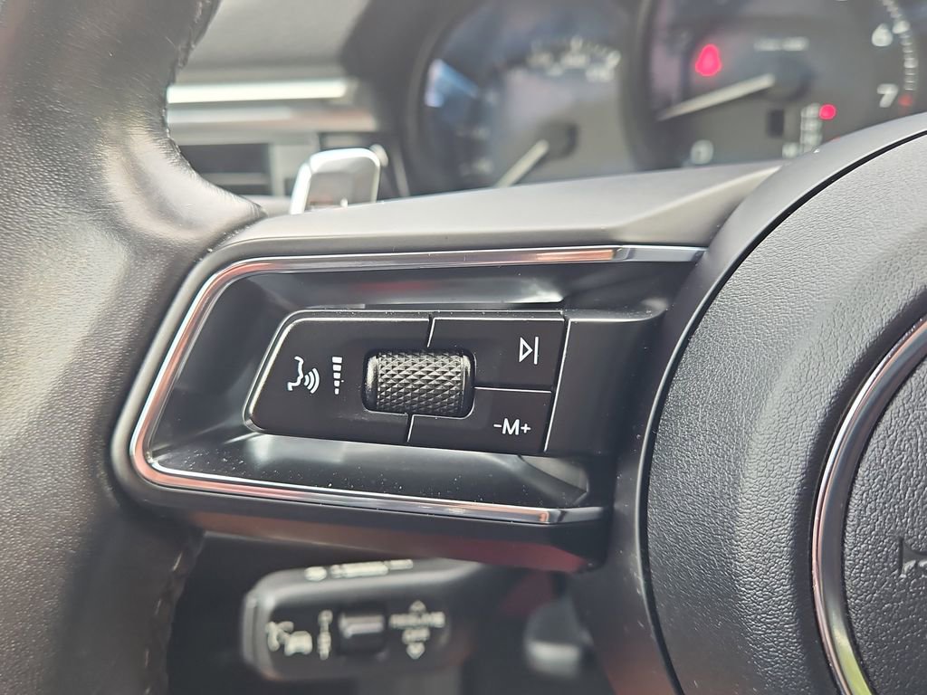 Used 2023 Porsche Macan image 14