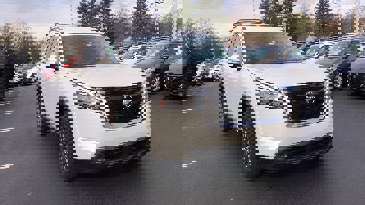 New 2025 Nissan Pathfinder SV image 3