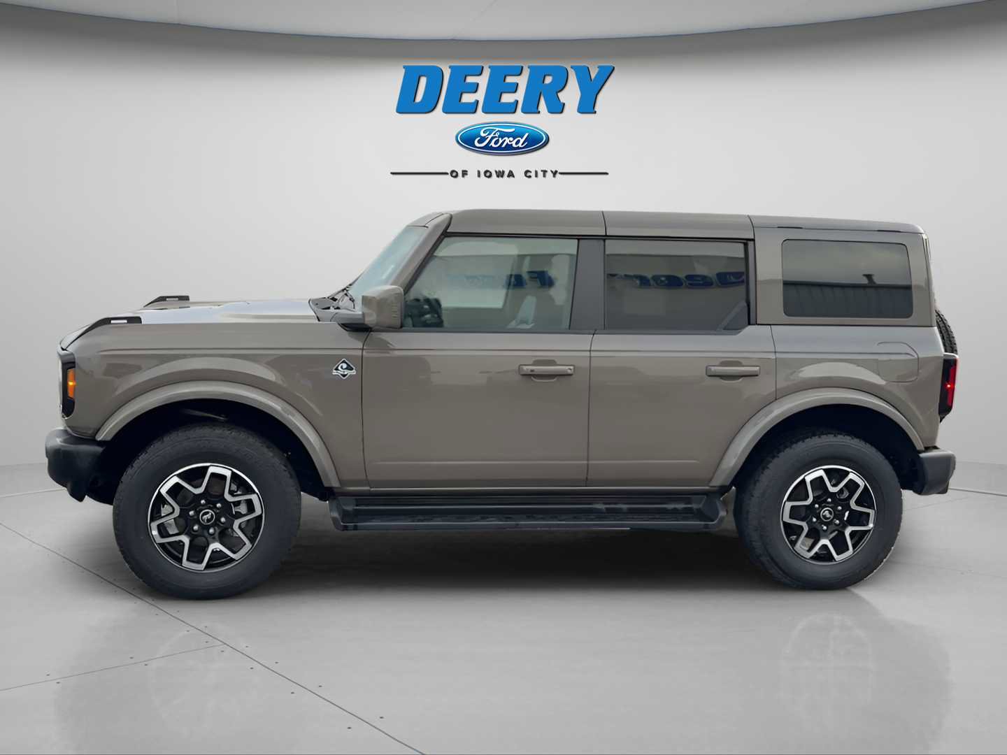 Used 2025 Ford Bronco Outer Banks image 3