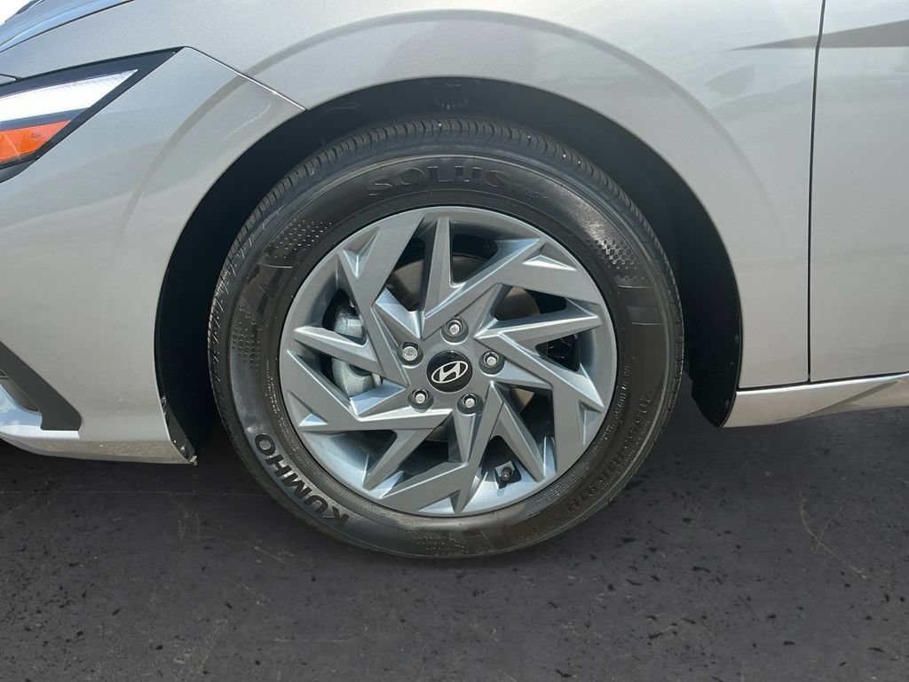 Used 2024 Hyundai Elantra SEL FWD image 13