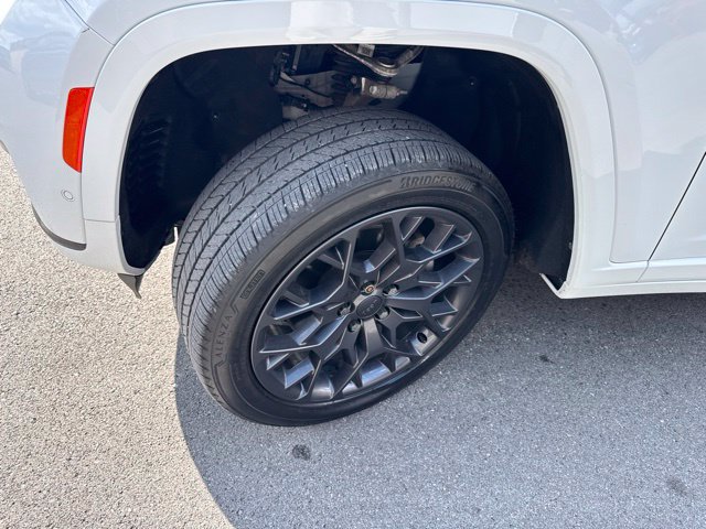 Used 2023 Jeep Grand Cherokee L Summit w/ High Altitude Package AWD/4WD image 5