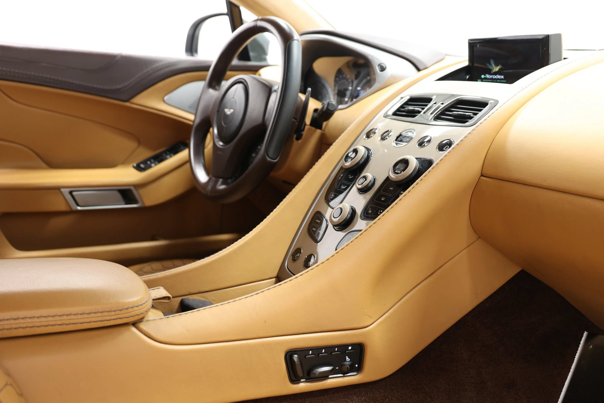 Used 2015 Aston Martin Vanquish Volante RWD image 72