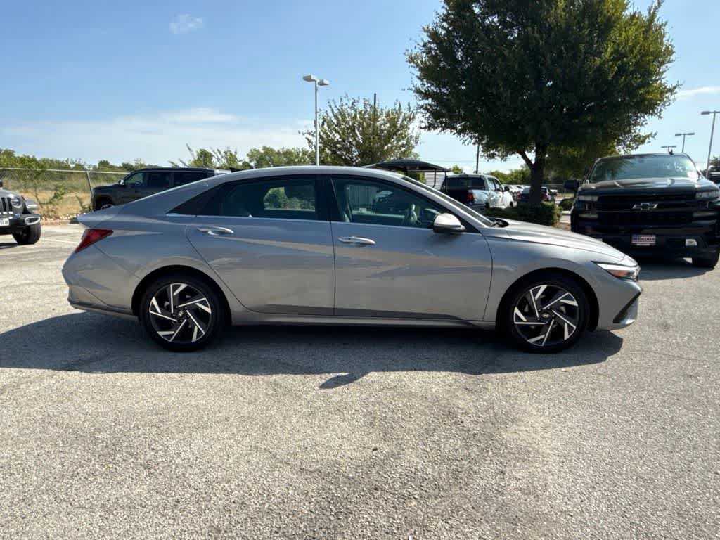 Used 2025 Hyundai Elantra SEL FWD image 6