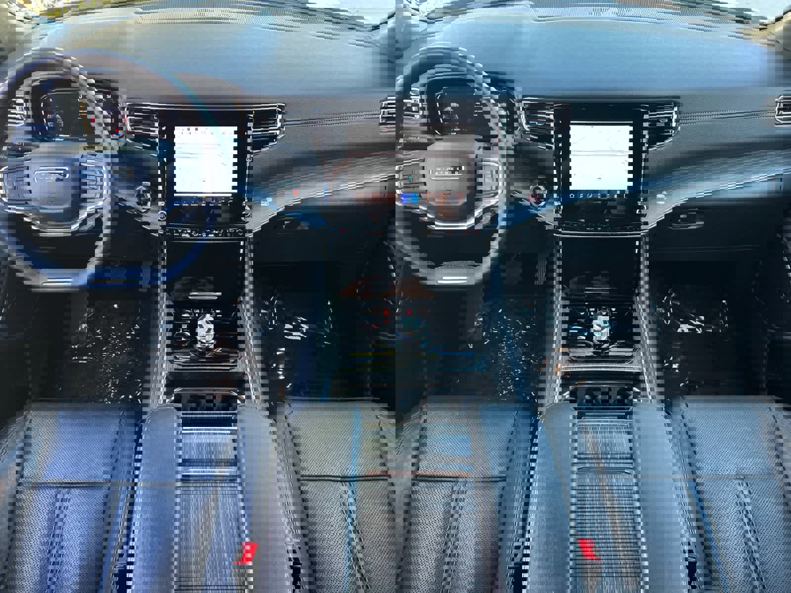 Used 2024 Jeep Wagoneer Series II w/ Flexible Seating Group image 4