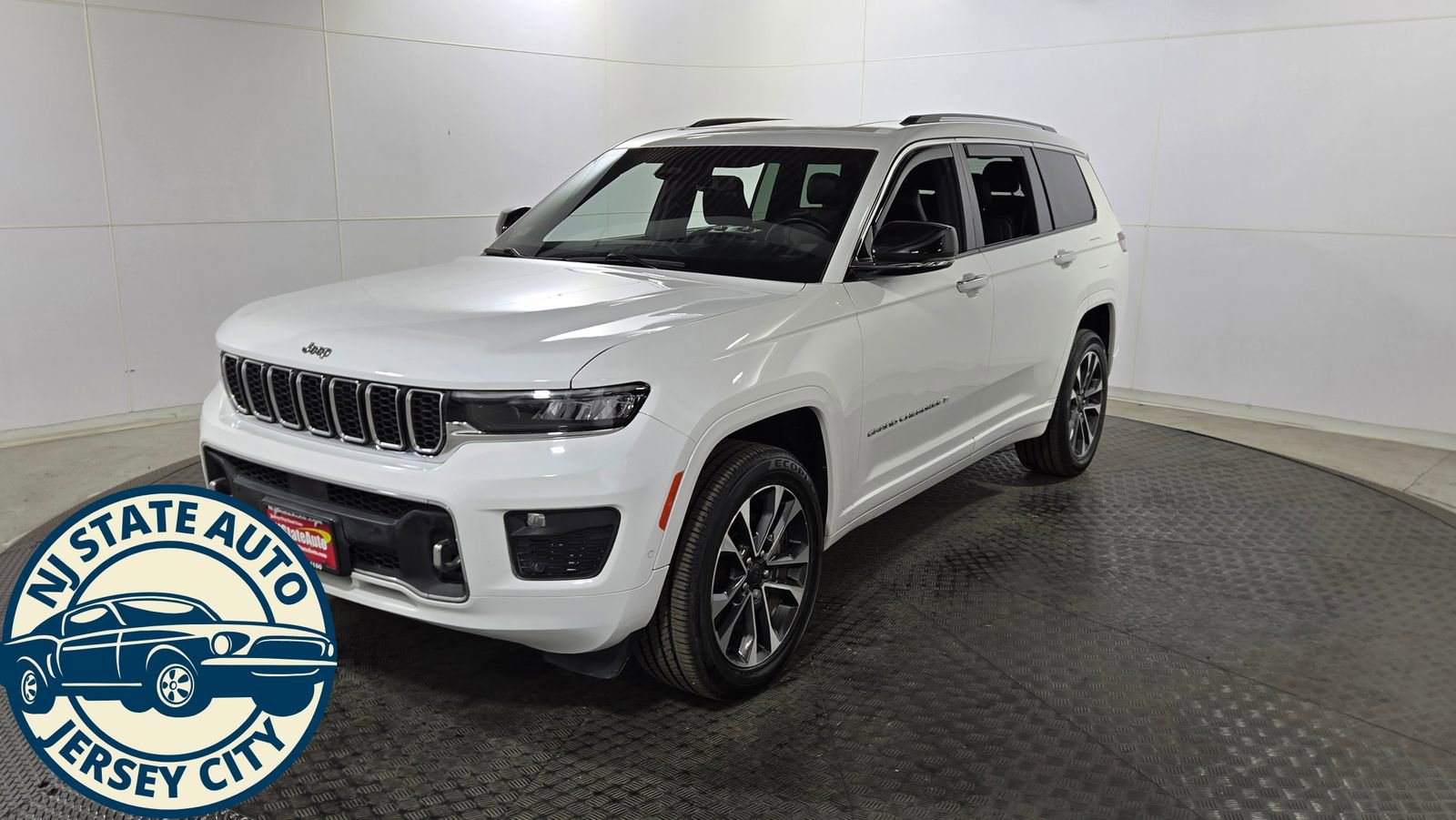 Used 2021 Jeep Grand Cherokee L Overland w/ Luxury Tech Group IV AWD/4WD image 3