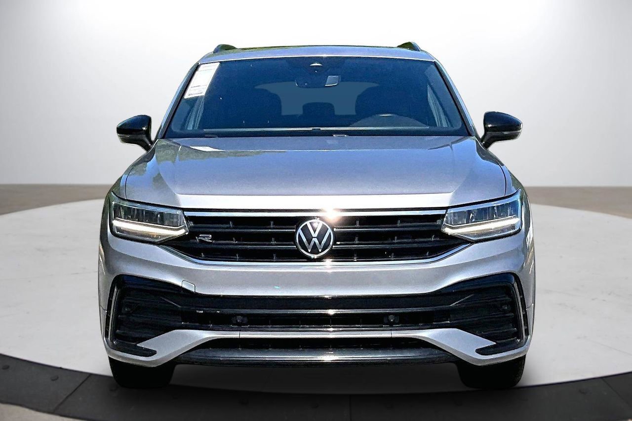 Used 2022 Volkswagen Tiguan SE R-Line AWD/4WD image 3