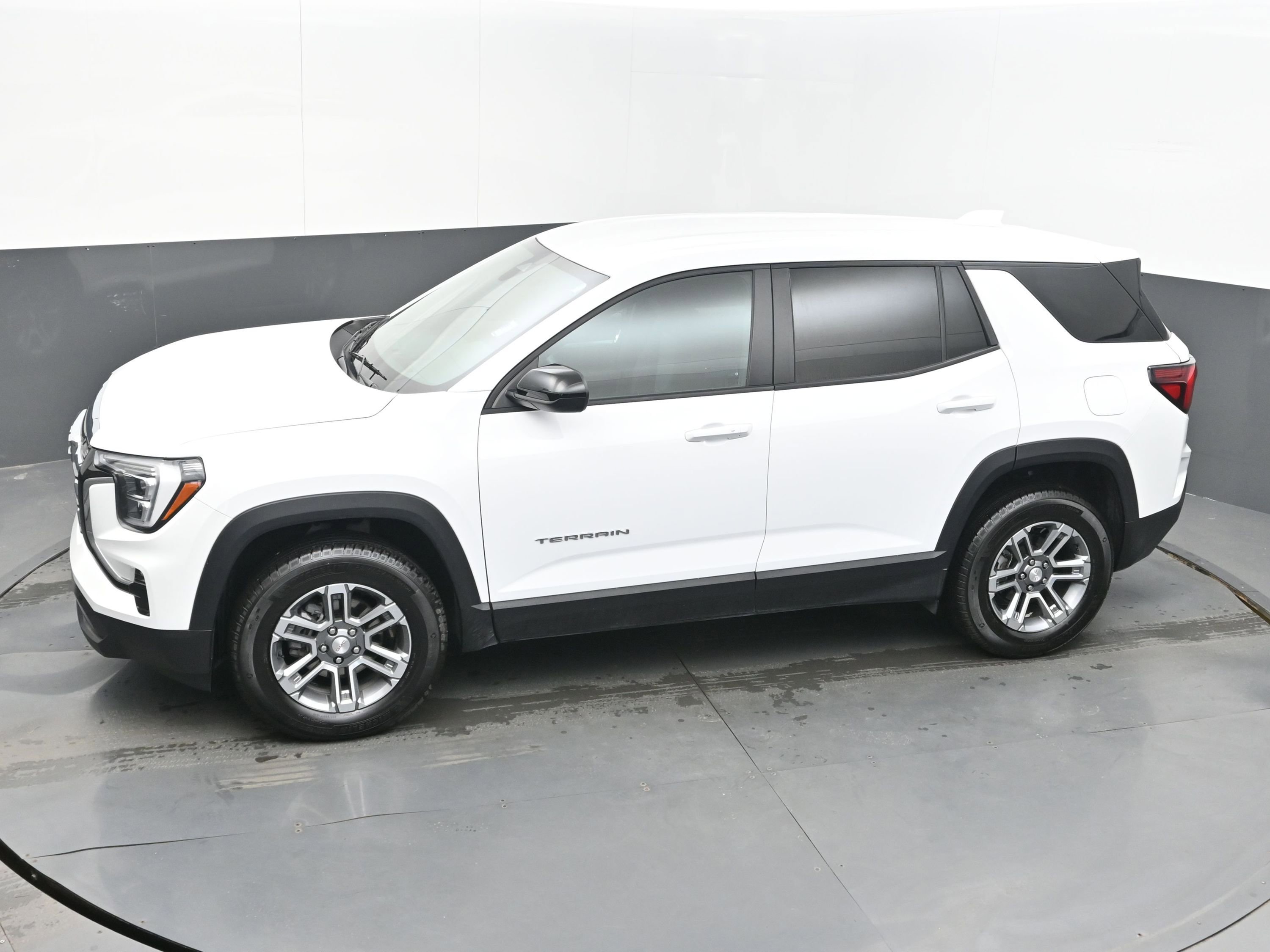 Used 2025 GMC Terrain Elevation image 22