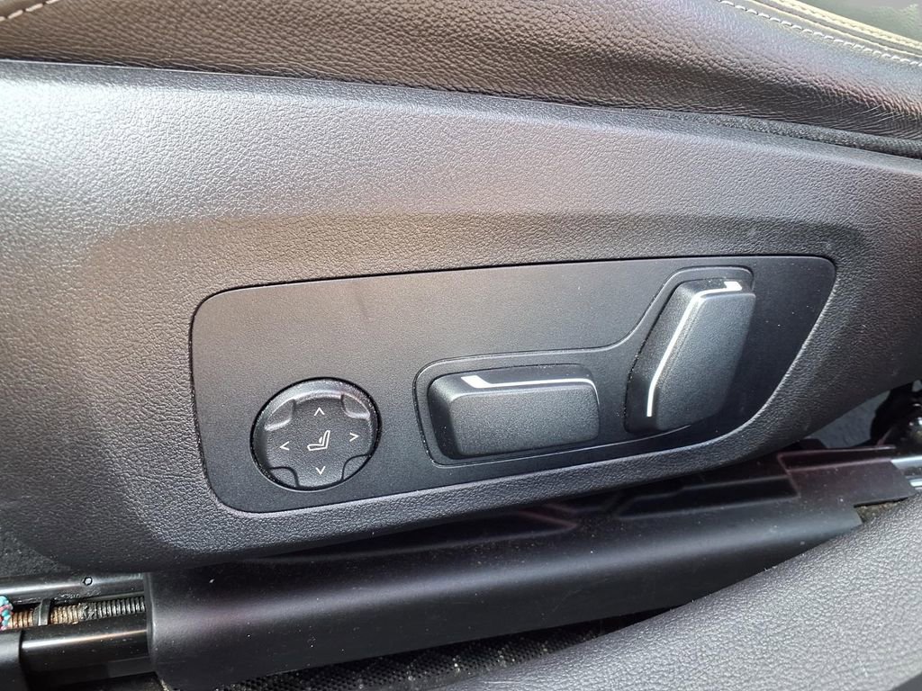 Used 2024 BMW 330e 330e iPerformance image 23