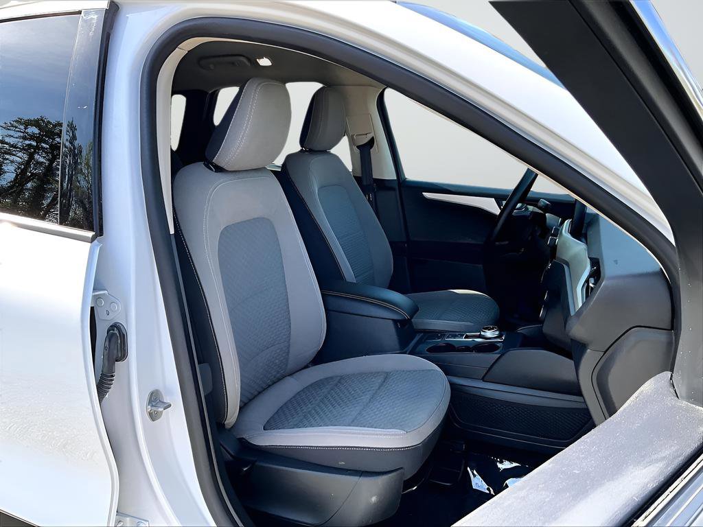 Used 2020 Ford Escape SE image 17