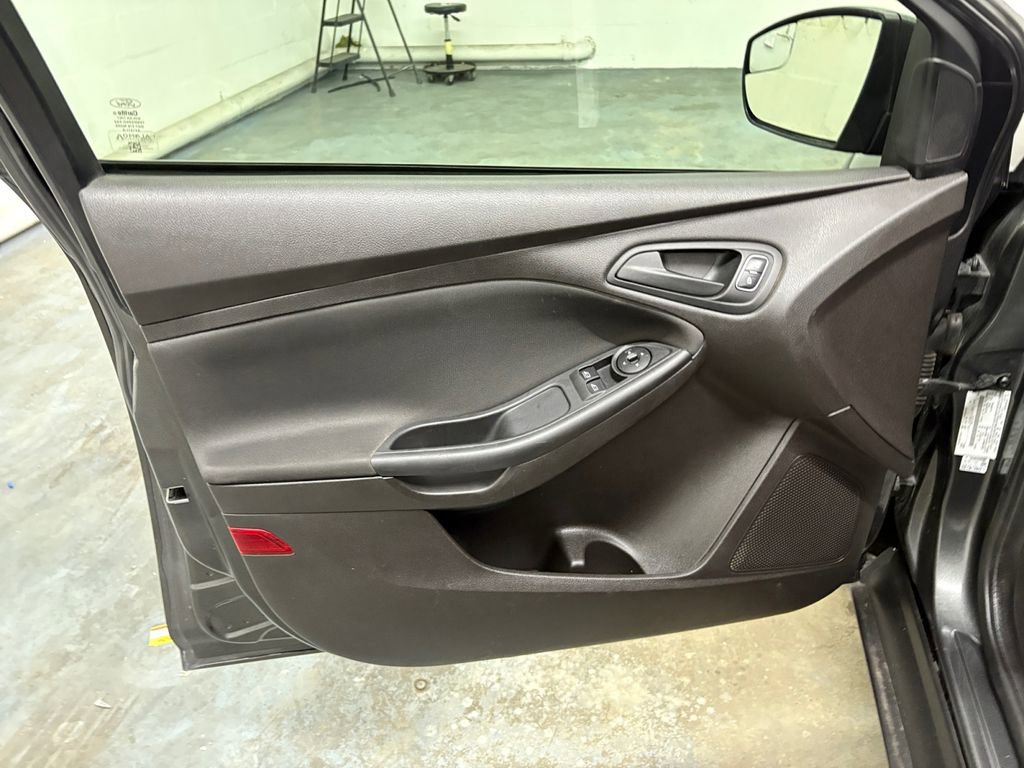 Used 2017 Ford Focus S FWD image 9