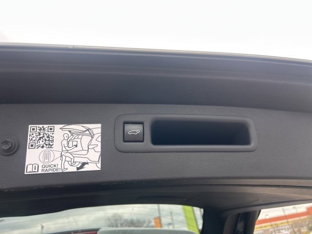 Used 2023 Toyota Highlander Limited image 32