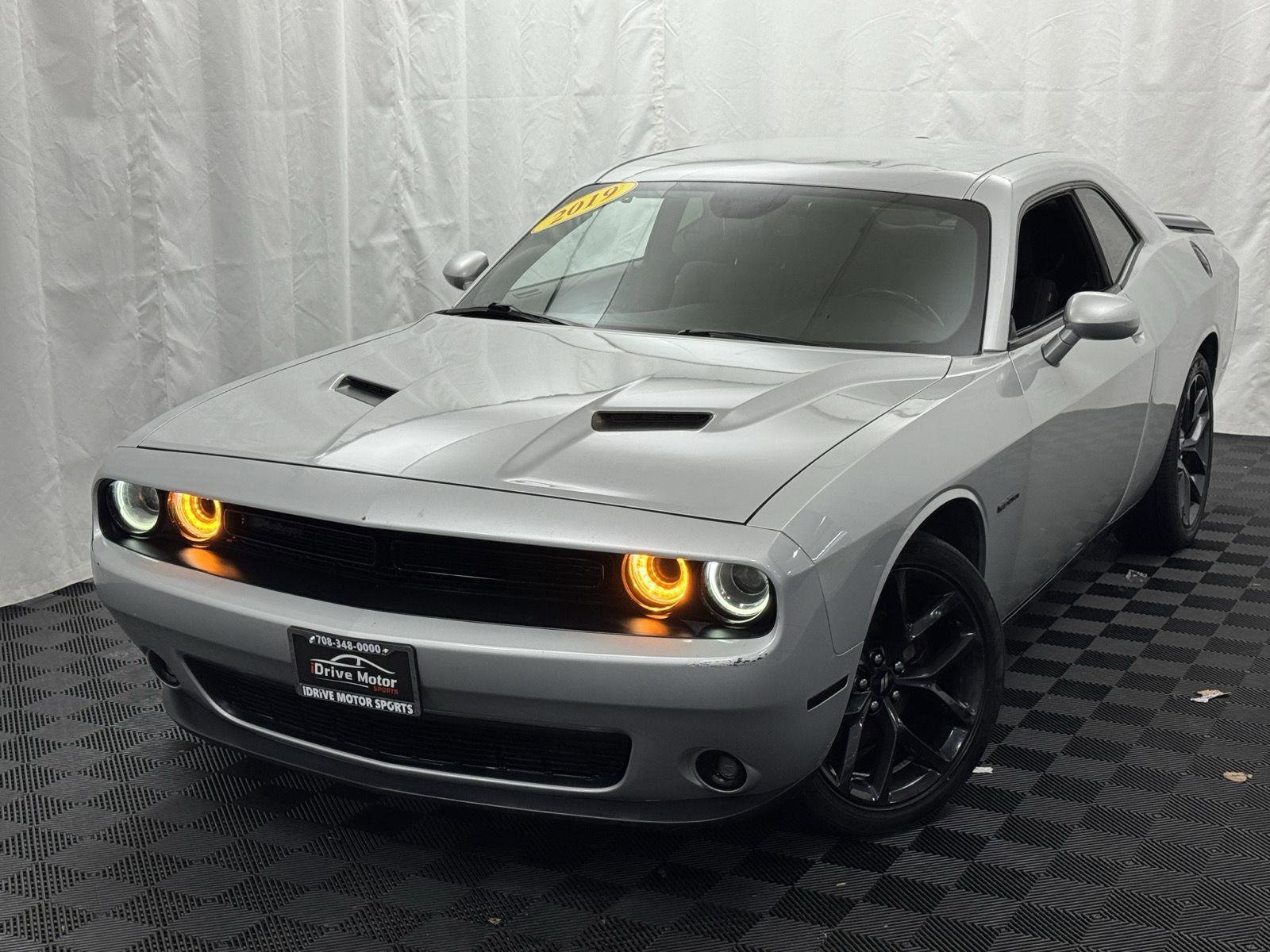 Used 2019 Dodge Challenger SXT w/ Blacktop Package image 3